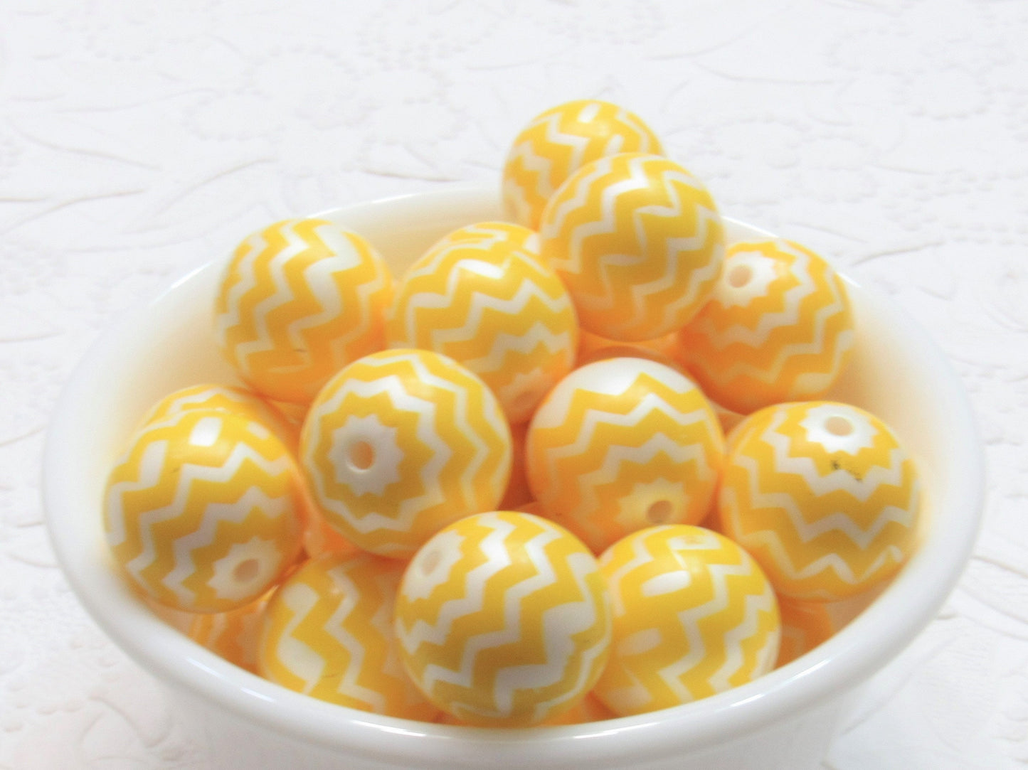 20mm Yellow Chevron on Matte White Pearls, Bubblegum Beads, Chunky Gumball Beads, Bubblegum Bead Supply, Chunky Printed Pearl Beads