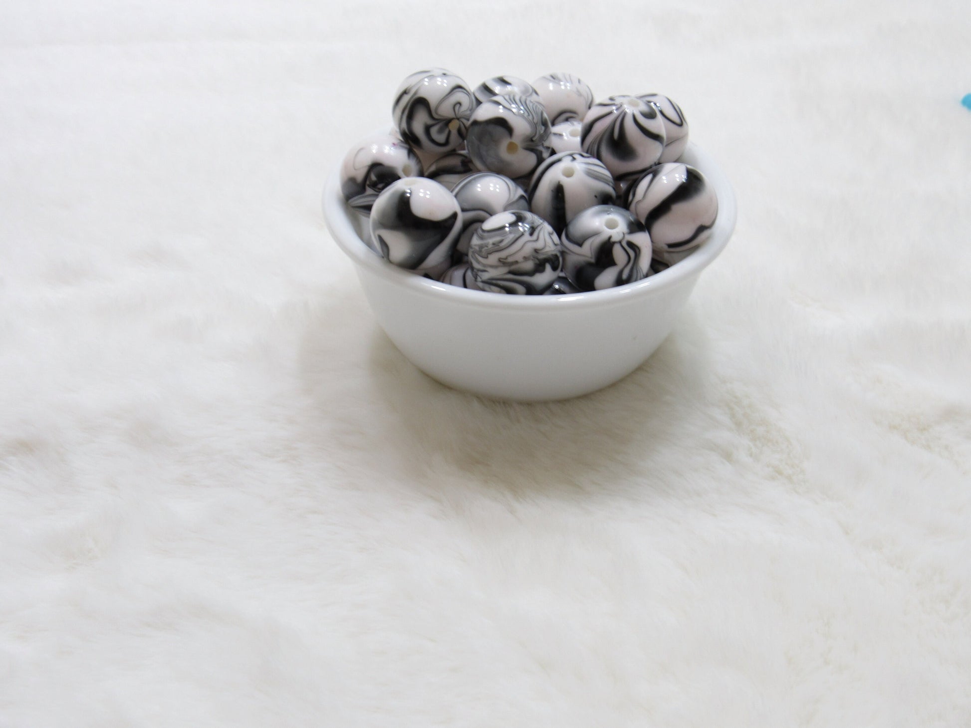 New 20mm Black and White Marble Look Bubblegum Beads, Imitation Marble Beads, Chunky Bi Color Beads